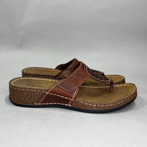 Clarks Women's Size‎ 8.5 Brown Leather Flip Flop Sandals
